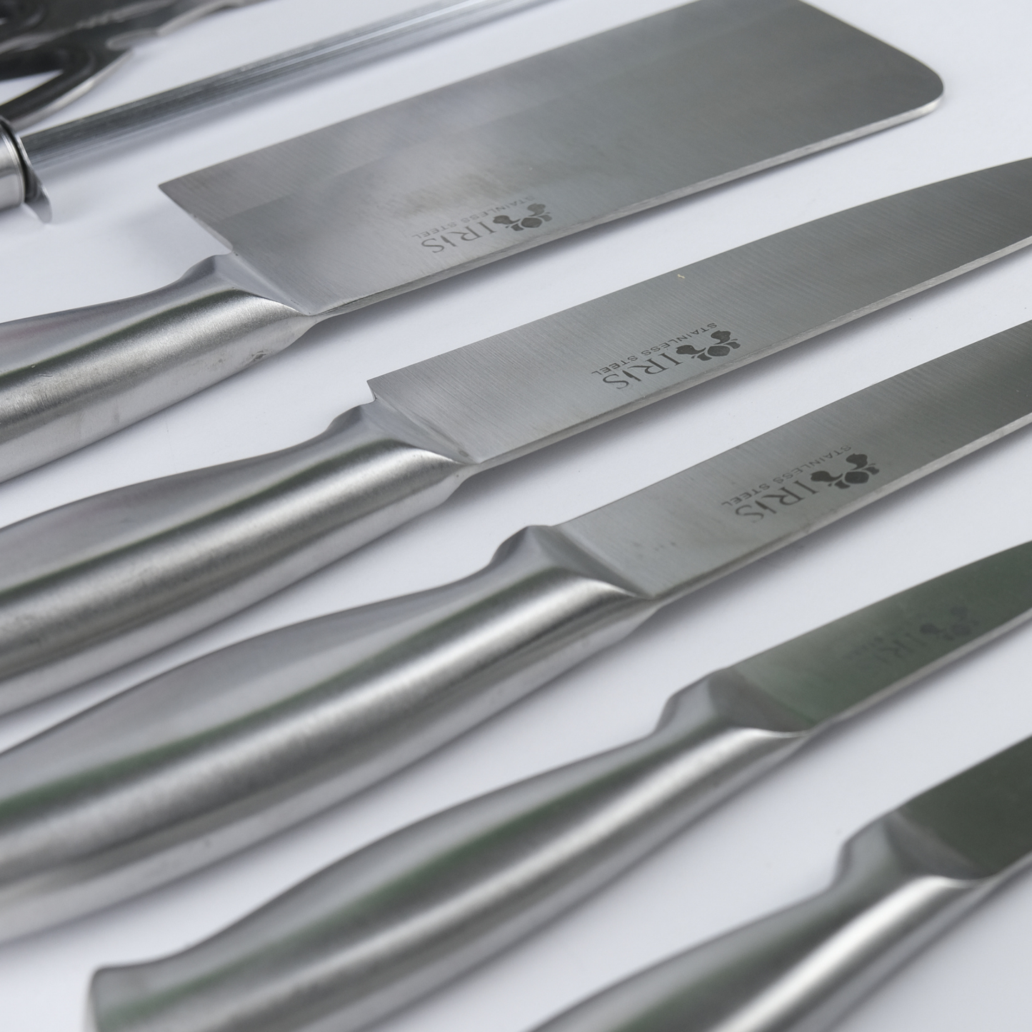 Profesyonel 9 Parça Bıçak Seti – 360° Dönen Stant ile beraber Üstün Keskinlik ve Şık Tasarım Bir Arada